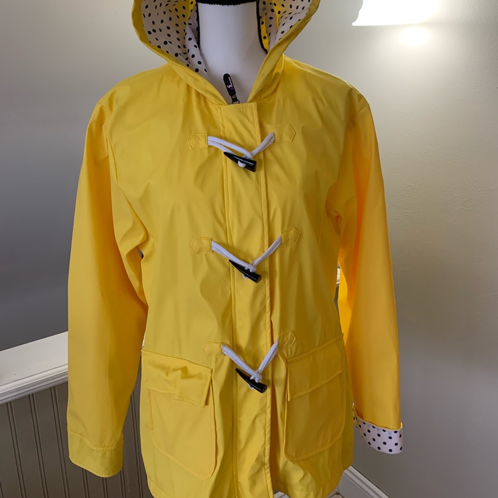 Yellow lined slicker 🌧🌧
